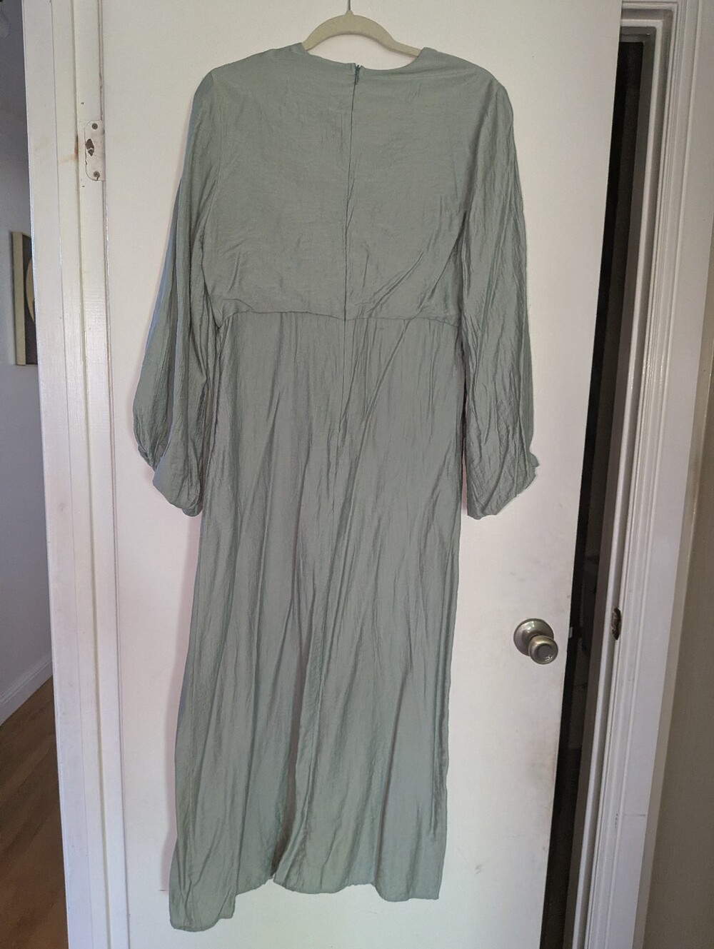 Veiled Collection Women’s Sage Top With Front Slit - Picture 4 of 5